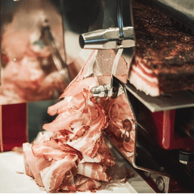 Bauchspeck – 300 g | Buchenholzgeräuchert & luftgetrocknet | Traditionelle Spezialität aus Österreich - Kumitzberg.at