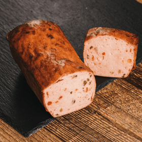 Chili Leberkäse – ca. 500 g | Pikant gewürzt & über Buchenholz geräuchert - Kumitzberg.at